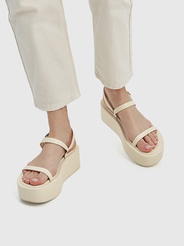 Pull&Bear Sandal in White