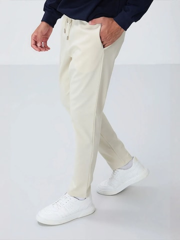 Tommy Life Tapered Workout Pants 'Jogginghose' in Beige