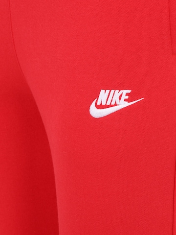 Nike Sportswear Zúžený Kalhoty 'Club Fleece' – červená