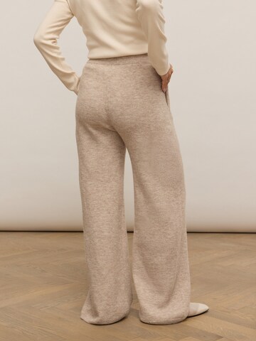 noar studios Baggy Trousers 'COMFY TROUSERS' in Beige
