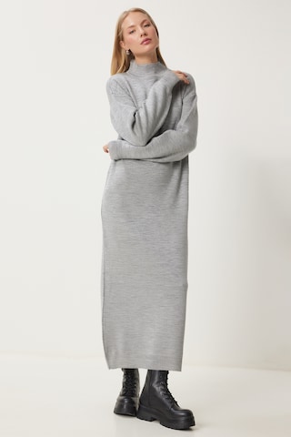 Rochie tricotat de la Happiness İstanbul pe gri