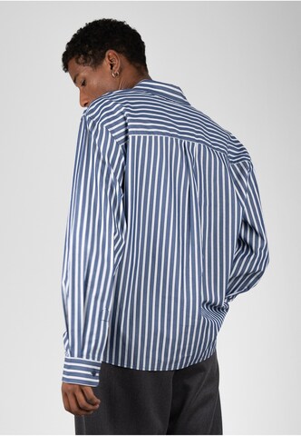 Prohibited - Ajuste confortable Camisa en azul