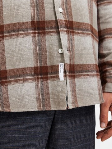 SELECTED HOMME Regular fit Button Up Shirt in Brown
