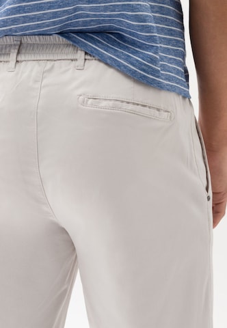 Regular Pantaloni cutați 'Fabio' de la BRAX pe alb