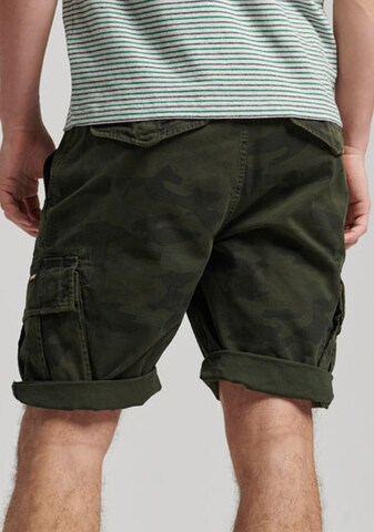 Regular Pantalon cargo Superdry en vert