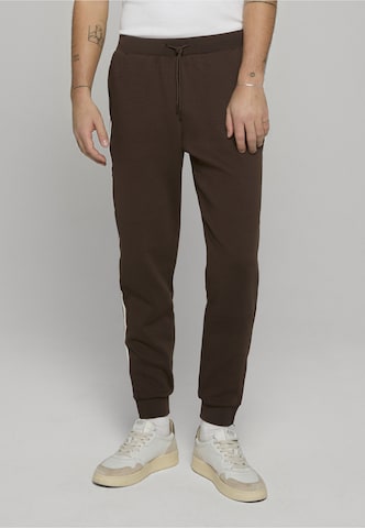 Sergio Tacchini Tapered Hose 'Cesena' in Braun: Vorderseite