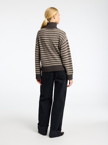 SELECTED FEMME Pullover i brun
