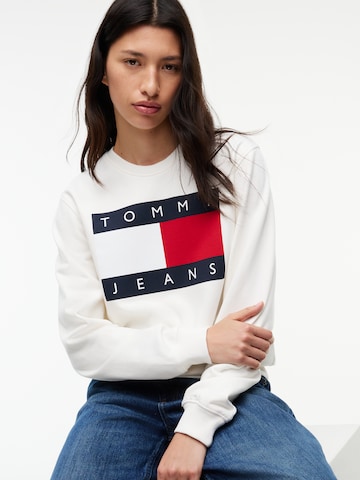 Tommy Jeans Collegepaita värissä valkoinen