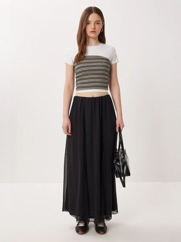 Happiness İstanbul - Saia em preto