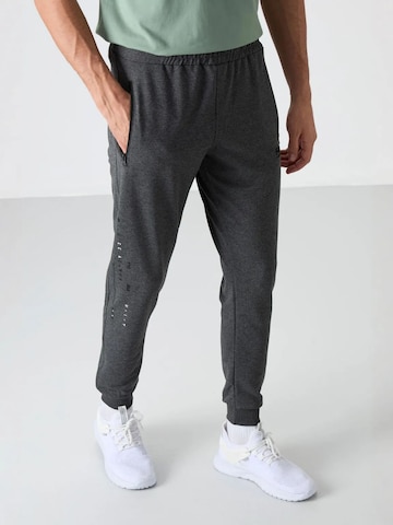 Tommy Life Regular Broek in Grijs: voorkant