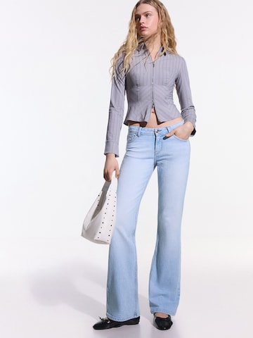 Bershka Bootcut Jeans in Blau