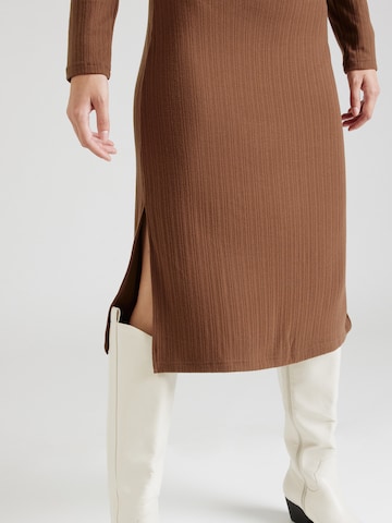 Fransa Stickad klänning i brun