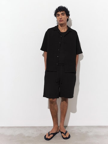Comfort fit Camicia di Pull&Bear in nero