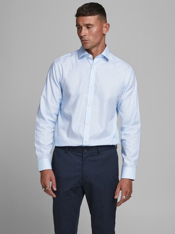 Coupe slim Chemise 'Blaroyal' JACK & JONES en bleu : devant