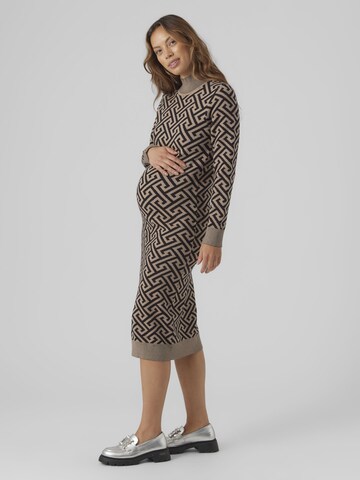 Vero Moda Maternity Úpletové šaty 'VMMARIA' – hnědá: přední strana