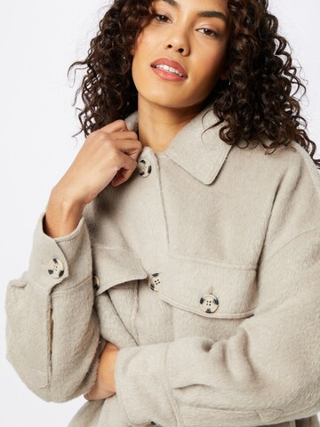 Manteau mi-saison 'Nejla' Gina Tricot en beige