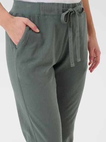 Effilé Pantalon 'Naya' Kaffe en vert