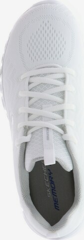 Baskets basses 'Graceful Get Connected' SKECHERS en blanc