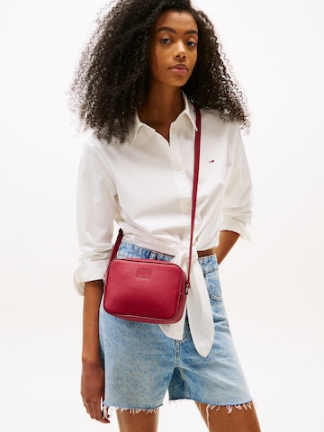 Sac à bandoulière 'MUST' Tommy Jeans en rouge