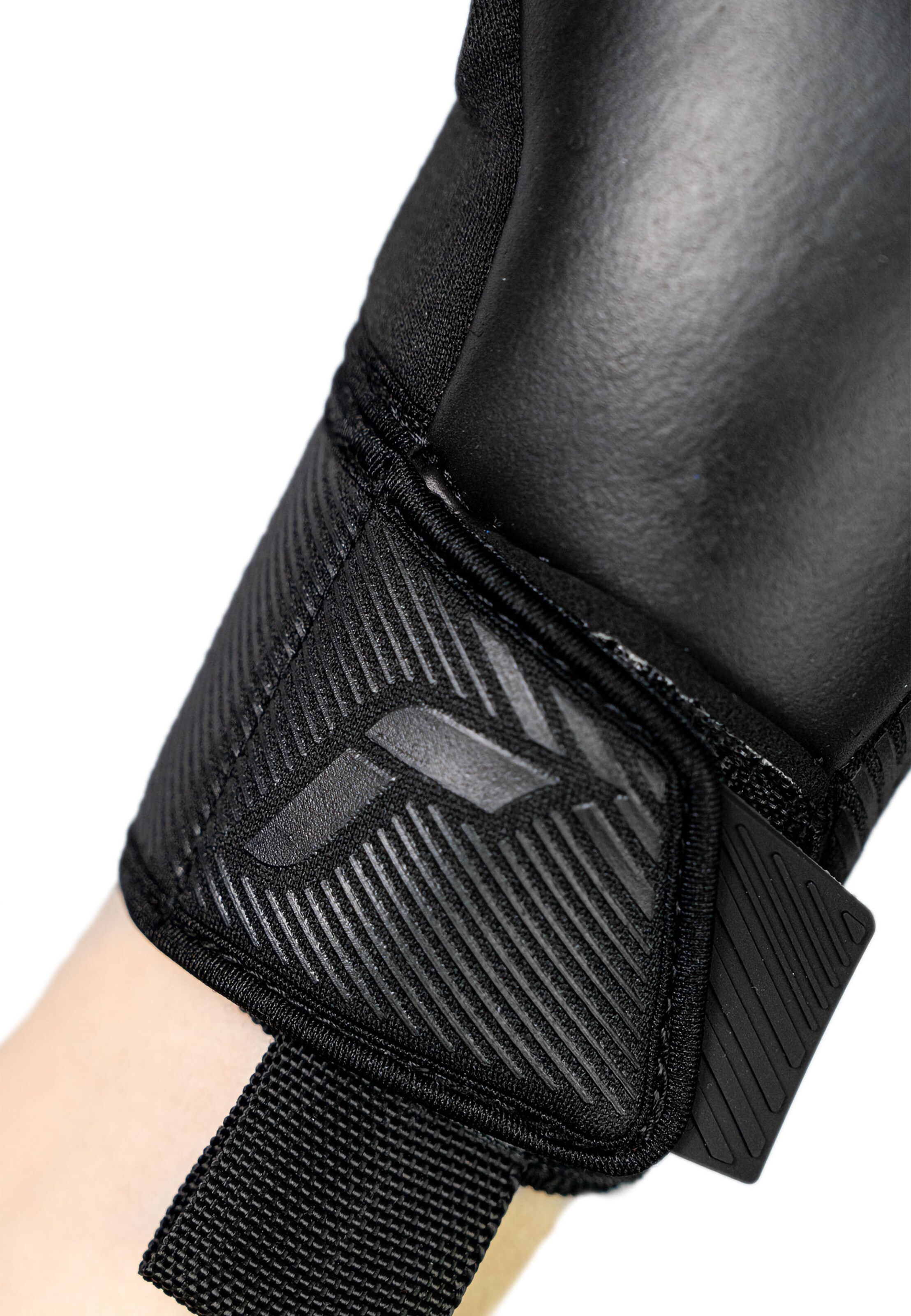 REUSCH Sporthandschoenen 'Fastgrip Duo' in Zwart