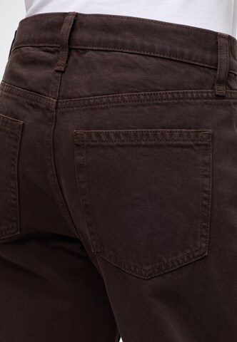 GAP Tapered Jeans in Braun