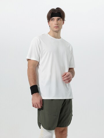YOUTHUP Performance Shirt 'Feuchttrans' in White