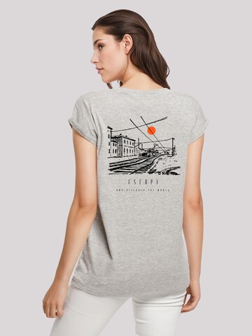 F4NT4STIC Shirt 'Escape Discover The World Town Train Station' in Grijs: voorkant