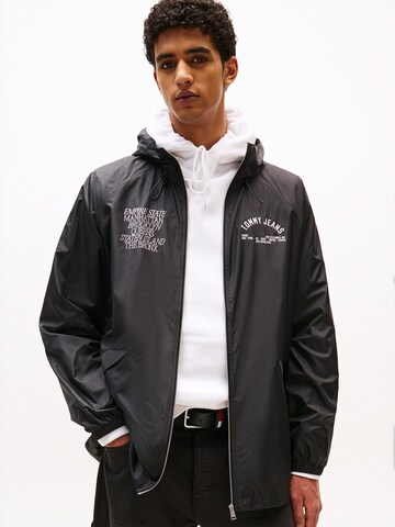 Tommy Jeans Jacke (GRS) in Schwarz: Vorderseite