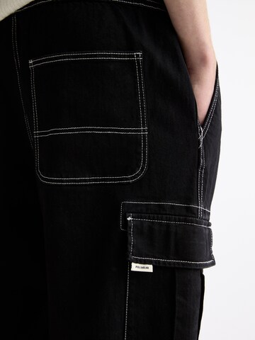 Pull&Bear Tapered Cargofarkut värissä musta