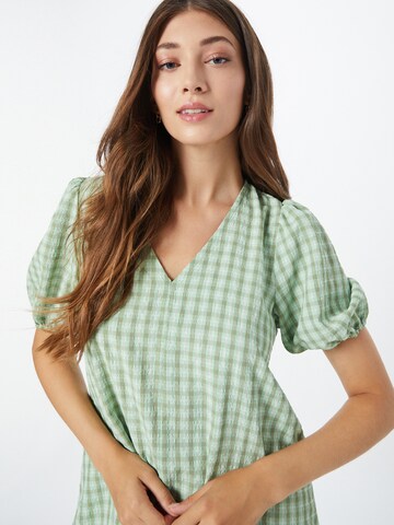 Rochie 'MOLA' de la VILA pe verde