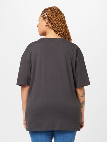 ONLY Curve T-Shirt in Grau