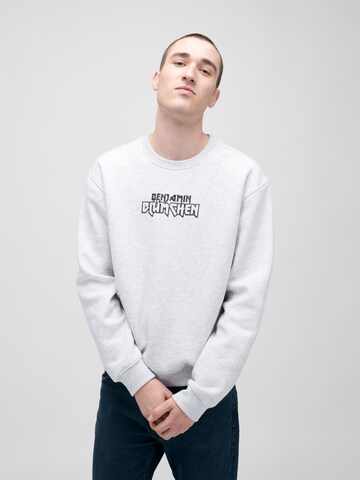 ABOUT YOU x StayKid Sweatshirt 'TÖRÖÖÖ' in Grey: front