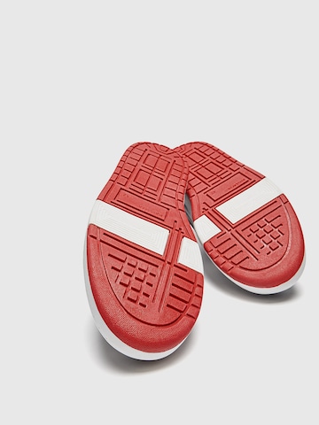 Sneaker bassa di Pull&Bear in rosso