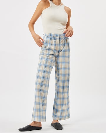 minimum Loose fit Pleat-front trousers 'Lesia' in Blue: front