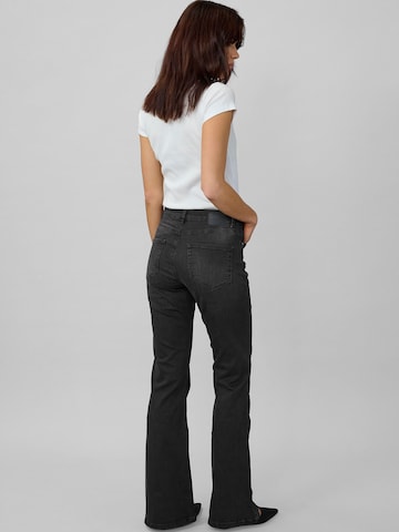 My Essential Wardrobe Bootcut Jeans 'The Dakota' in Schwarz