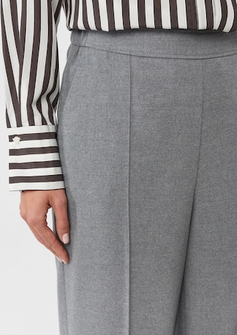 Regular Pantalon à plis COMMA en gris
