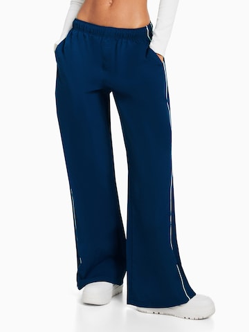 Bershka Pants in Blue: front