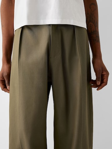 Bershka Loose fit Pleat-front trousers in Green