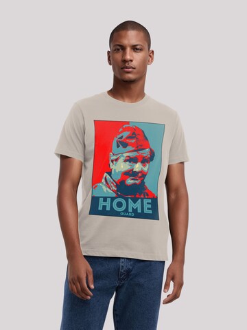 T-Shirt 'TV Times Benny Hill Home Guard' F4NT4STIC en beige : devant