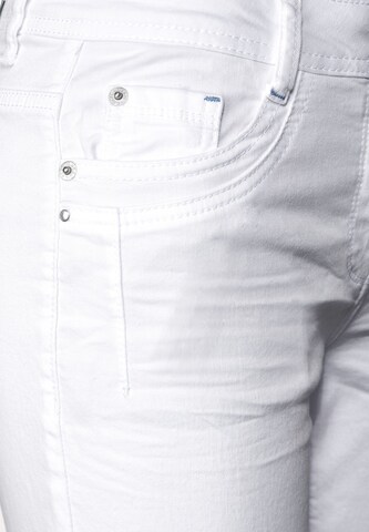 regular Jeans 'Scarlett' di CECIL in bianco