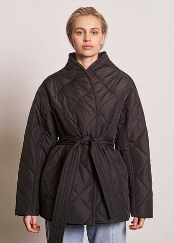 NORR Between-Season Jacket 'Alma' in Black: front