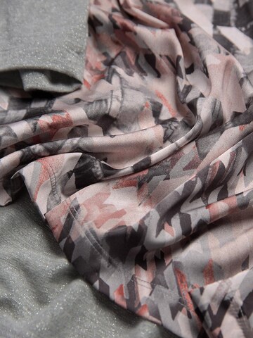 Goldner Bluse in Grau