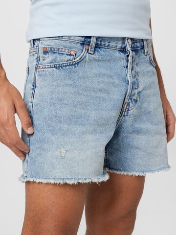 WEEKDAY Regular Shorts 'Russel' in Blau