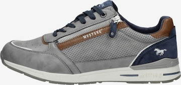 Baskets basses 'Sneakers Laag' MUSTANG en gris : devant