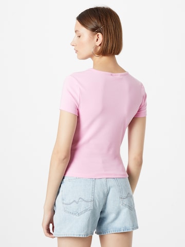 Tricou de la Gina Tricot pe roz