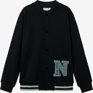 NAME IT Collegetakki 'NKMOSKAR' värissä musta: etupuoli