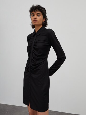 EDITED Платье-рубашка 'Amina' в Черный: спереди