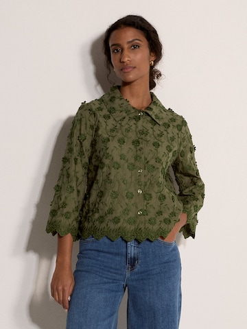 Apricot Blouse ' ' in Groen: voorkant