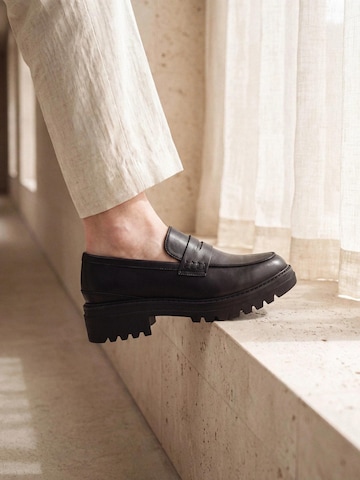 nae Vegan Shoes - Mocasines 'Brenda' en negro