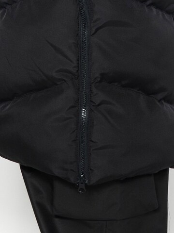 Cappotto invernale di Trendyol in nero